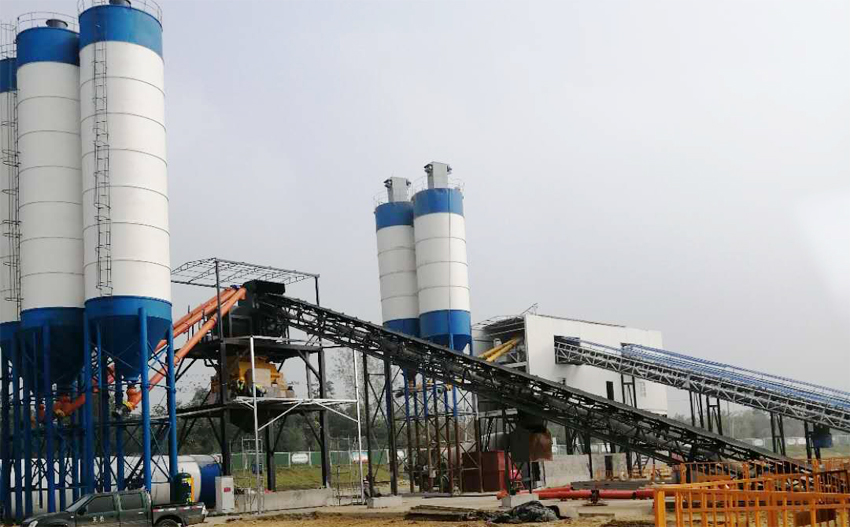 億立HZS180混凝土攪拌站在安徽六安安裝調(diào)試成功，準(zhǔn)備投產(chǎn)(圖文)