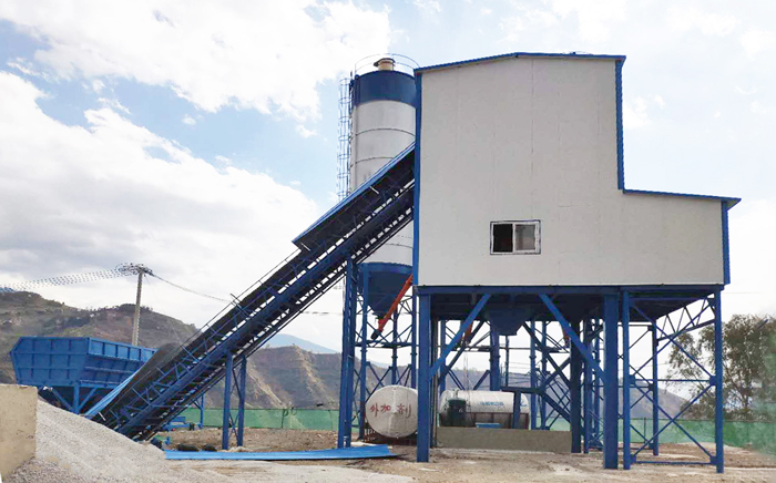 云南巧家120混凝土攪拌站用戶現(xiàn)場(chǎng)實(shí)拍 多角度了解設(shè)備